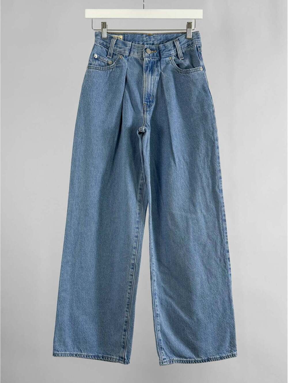 LEVI'S - SIZE 23